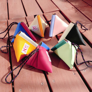 片手で開くおやつポーチ