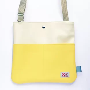 薄型なのに大容量サコッシュ（yellow＆white）※ポーチ別売
